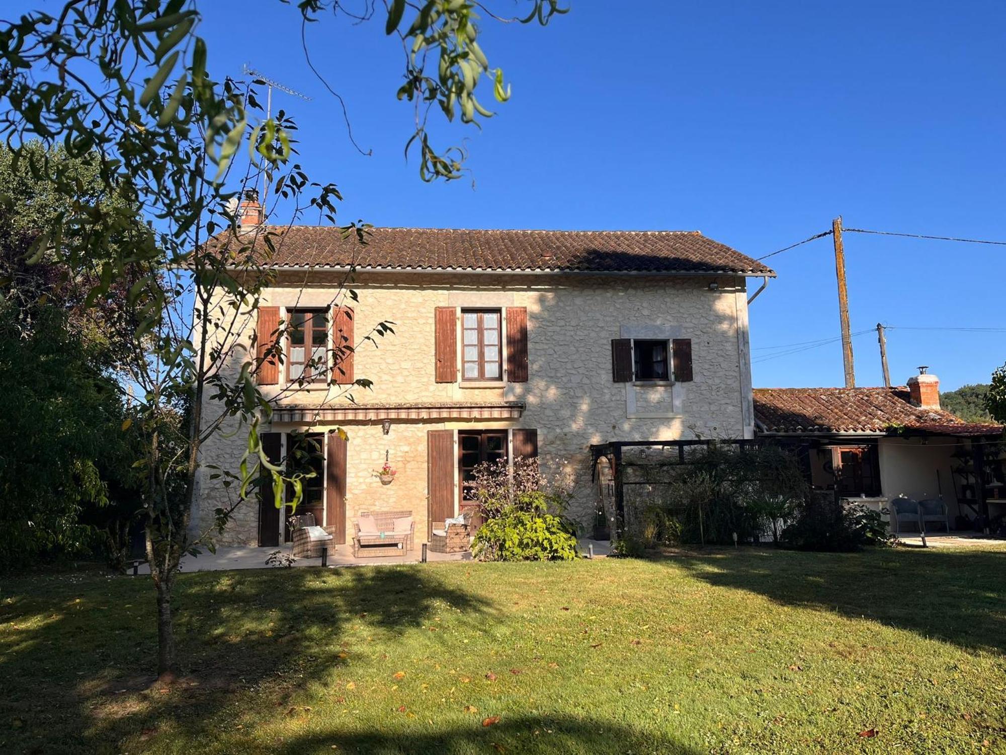 Les Bruyeres B&B 2 Montbron Exterior foto